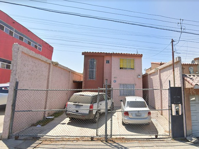 Casa En Remate Bancario-paseo De Los Parques , Fracc. El Valle, Tijuana, Baja California