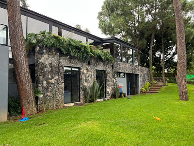 Casa En Renta En Avandaro, Amueblada, Con Jardin.