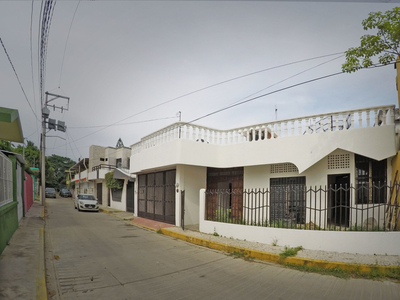 Casa En Venta, 20 Metros De La Avenida Hidalgo