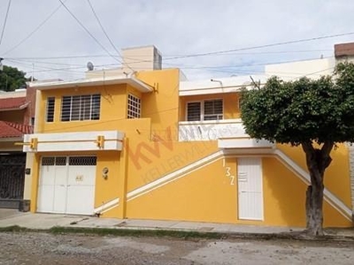 Casa En Venta A 2 Cuadras Del Blvd. Belisario Domínguez, 281 M2 De Terreno.