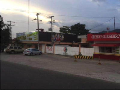 Ex-agencia En Venta Ubicada En Esquina Sobre Calle Hidalgo En El Centro De Tonala, Chiapas