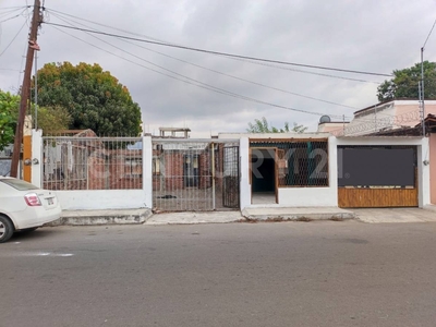 Oportunidad Casa En Venta Frente Canchas De Beisbol Y De La U. Deportiva Norte