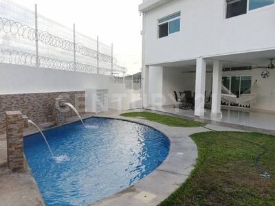 Residencia En Venta Con Departamento Independiente, En Manzanillo Colima