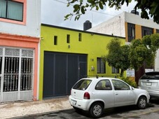 CASA ACONDICINADA PARA OFCINAS O CONSULTORIOD EN ZAPOPAN CENTRO