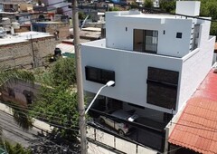 Casa en venta a 3 cuadras del Bosque Colomos, colonia Santa Fe, Zapopan, Jalisco