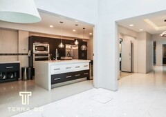 ESPECTACULAR CASA REMODELADA EN LA MEJOR ZONA DE LA CONDESA EN VENTA