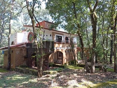 Casa en venta en bosque Reserva de los Encinos, zona boscosa a 40km de GDL