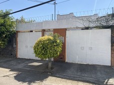 CASA PARA REMODELAR EN PRIVADA EN ZONA DORADA CUERNAVACA MORELOS