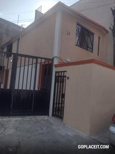 RENTA DE CASA DUPLEX A DOS MINUTOS DE ERMITA IZTAPALAPA, CDMX - 1 baño - 75 m2