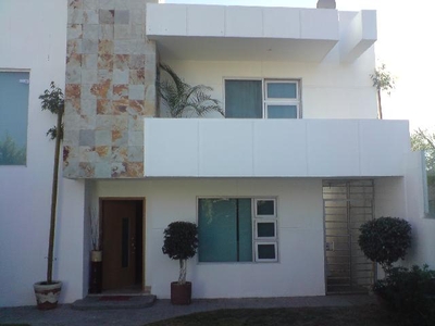 BONITA CASA EN LOMA DORADA