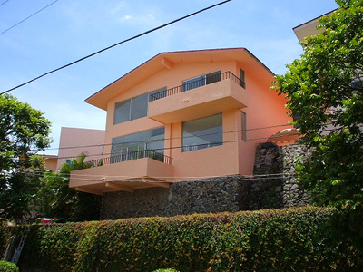 CASA CON ALBERCA LOMAS DE CUERNAVACA