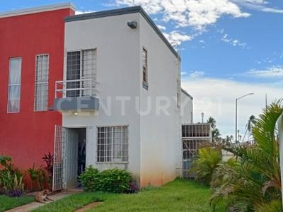 CASA EN VENTA EN FRACCIONAMIENTO TERRAMAR ll