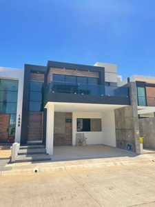 CASA EN VENTA EN ALTABRISA RESIDENCIAL