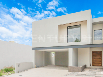 CASA EN VENTA EN BOSQUES DEL VALLE II