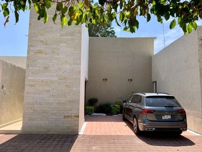 Casa en venta en privada recámara en planta baja en Querétaro