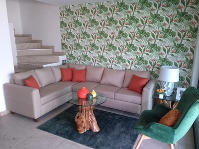 CASA EN VENTA EN RESIDENCIAL TULIPANES A 15 MINUTOS DE CUERNAVACA MORELOS CON ALBERCA Y ROOF GARDEN