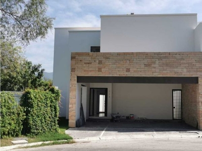 Casa en Venta Montealban Residencial cerca HEB Uro, Monterrey
