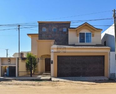 Casa en venta a 5 min de la Playa Monalisa, Ensenada B.C.