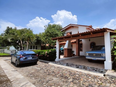 ¡Hermosa casa en Venta en Fraccionamiento Vista Hermosa, Ajijic Jalisco!