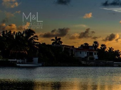 Terreno en venta en Cancún Lagos Del Sol. Manzana Flamingos con Vista al Lago 573 m2