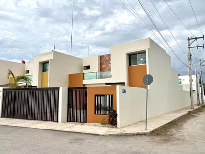 Casa equipada, con alberca en Venta - Las Margaritas cholul