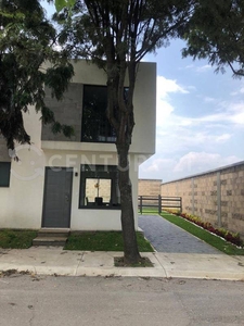 Casa nueva en renta en Villas del Campo