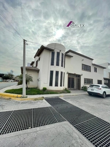Residencia en Renta -Col. San Jerónimo en Monterrey - En esquina 420 M2 de construcción