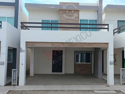 SE VENDE AMPLIA CASA DE 3 RECAMARAS EN