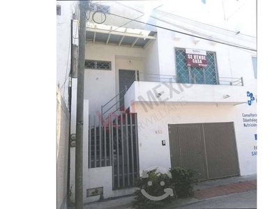 SE VENDE CASA CON DEPARTAMENTO