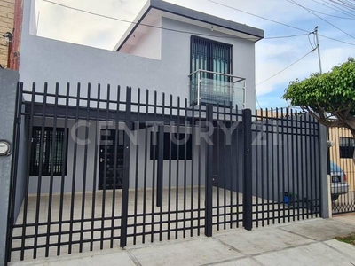 Se vende casa remodelada en Jardines de la Cruz 2A SECC,Guadalajara,Jal