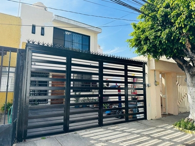 BAJA DE PRECIO Casa en Venta en El Colli a media cuadra de Av. Manuel Clouthier