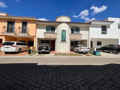 CASA EN VIRREYES, CON RECAMARA EN PLANTA BAJA