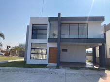 doomos. fracc. río del dorado casa en venta con 3 recámaras y sala de tv