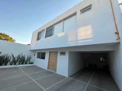 Céntrica Casa En Venta- Álamos