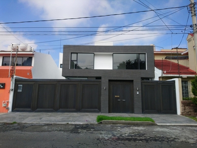 Doomos. CASA EN VENTA EN CLUB DE GOLF SAN CARLOS, METEPEC