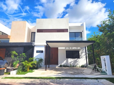 Doomos. Casa nueva en Venta de 4 Rec una en PB en Rio Cancun ALRZ8626