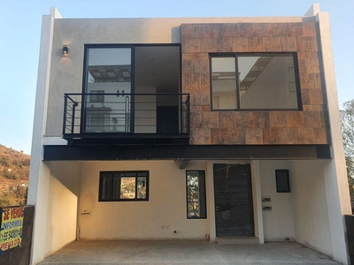 Doomos. Venta de Casa Zona Esmeralda, Atizapan