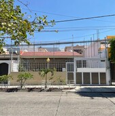 Casas en venta - 301m2 - 3 recámaras - Guadalajara - $6,500,000