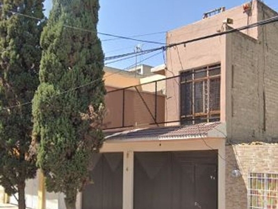 Casa en venta Avenida Valle Del Yang Tsé, Aragon, Valle De Aragón, Nezahualcóyotl, México, 57100, Mex