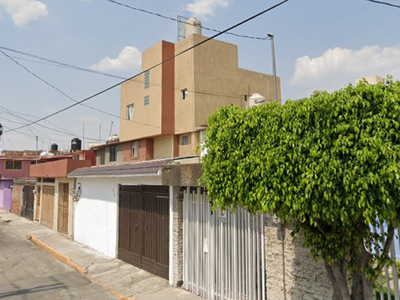 Casa en venta Calle Colorines 203-249, Fraccionamiento Villa De Las Flores, Coacalco De Berriozábal, México, 55710, Mex