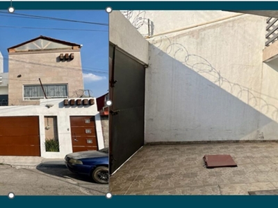 Casa en venta Calle Crisantemos 203-259, Fraccionamiento Villa De Las Flores, Coacalco De Berriozábal, México, 55710, Mex