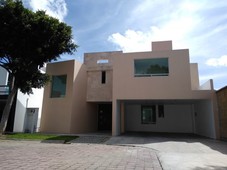 DISFRUTA DENTRO DE TU NUEVA RESIDENCIA CON 180 M2 DE JARDÍN