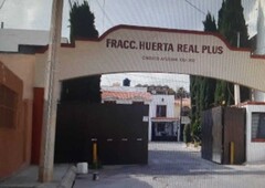 Excelente casa en privada en Huerta Real en zona de Tequis.