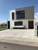 Se Vende Casa Amueblada en Grand Juriquilla, Completamente EQUIPADA !!