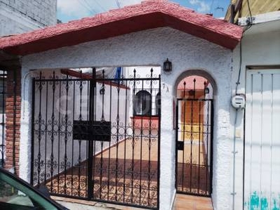 Renta de Casa en Izcalli Metepec cerca de comercios 2 pisos