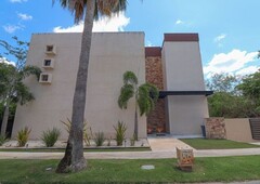 Amplia casa de 4 recámaras en venta en Yucatán Country Club.