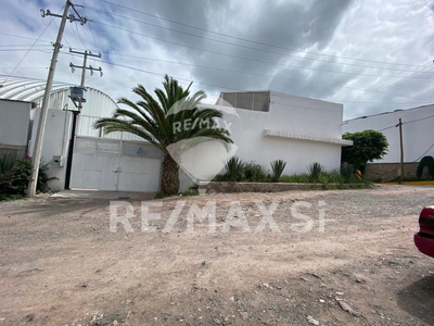 Bodega A Un Costado De Parque Bernardo Quintana