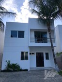 doomos. casa en venta 3 recamaras en av. de las torres, col. cancún centro, clave ross14