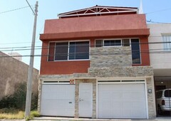 Se Vende Casa en La Joya, Gran Ubicación, 4 Recamaras, 4 Baños, C.243 m2