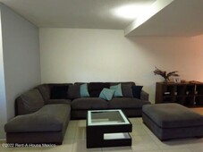 venta - casa de segunda mano con patio y sala de tv. el refugio